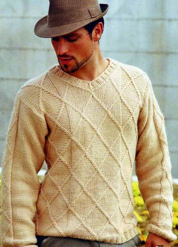 Пуловер с узором из ромбов. 